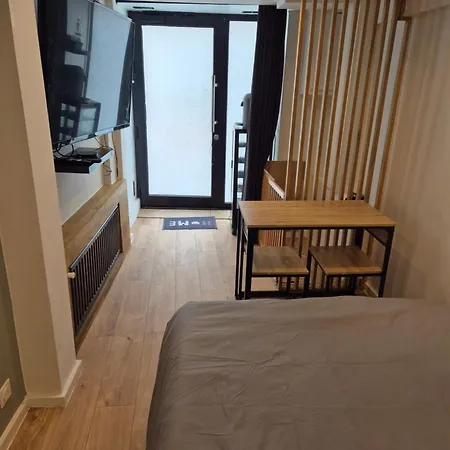 Escapespaparis Yetişkin Oteli *