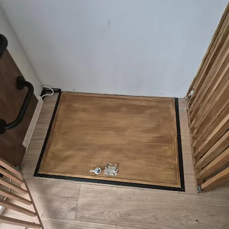 Escapespaparis Yetişkin Oteli